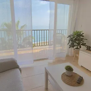 piso-con-piscina-frente-a-la-playa-en-fuengirola.1costadelsol.com/